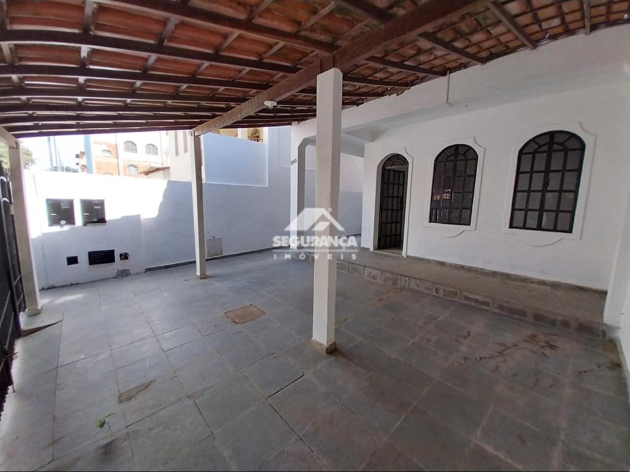 Casa para aluguel no Universitário: GARAGEM