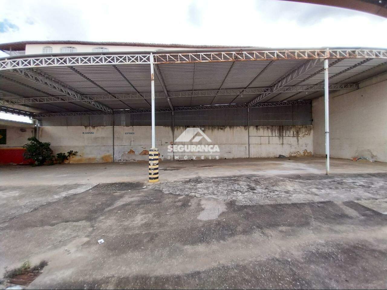 Galpão para aluguel no Centro: PÁTIO