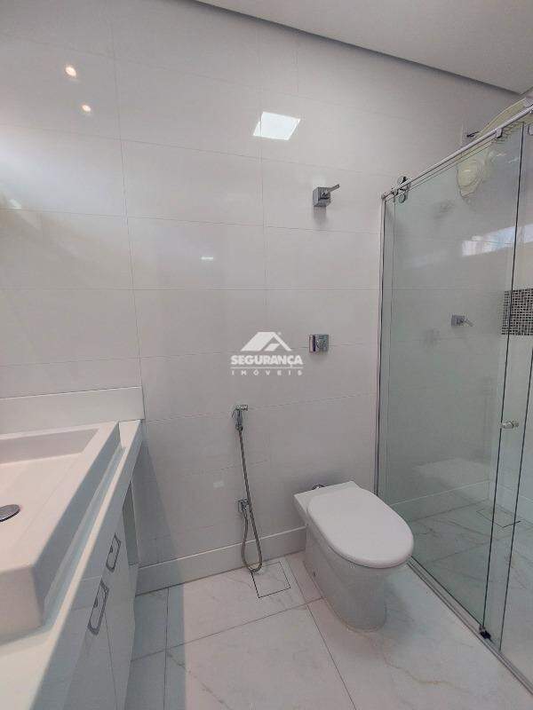 Apartamento para aluguel no Centro: BANHEIRO DA SUÍTE (1)