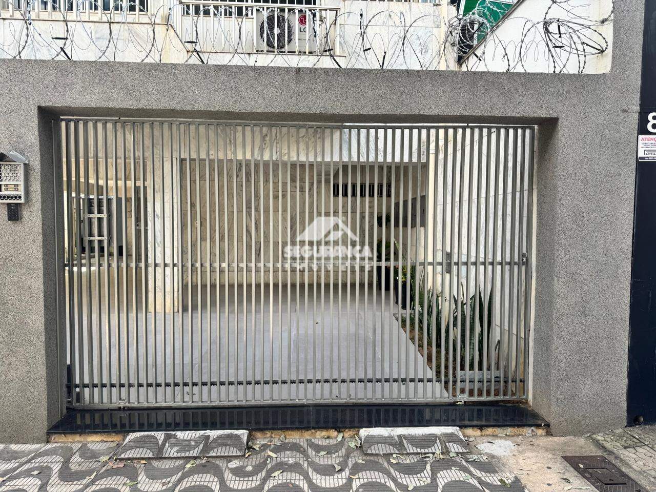 Apartamento para aluguel no Centro: ENTRADA DA GARAGEM 