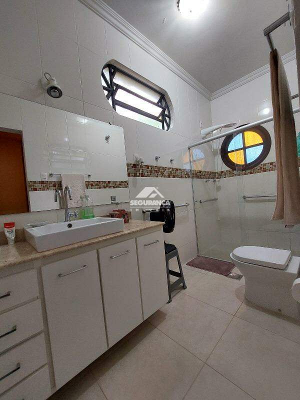 Casa para aluguel no Ilha dos Araújos: BANHEIRO DA SUÍTE