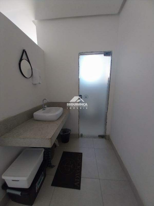 Sala para aluguel no Lourdes: BANHEIRO (1) DO PRÉDIO