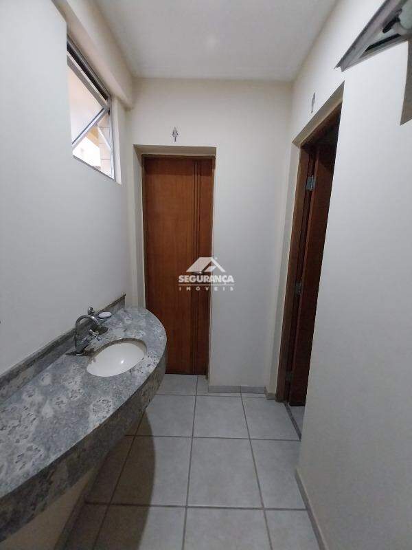 Apartamento para aluguel no ESPLANADINHA: BANHEIRO DO SALÃO DE FESTA 