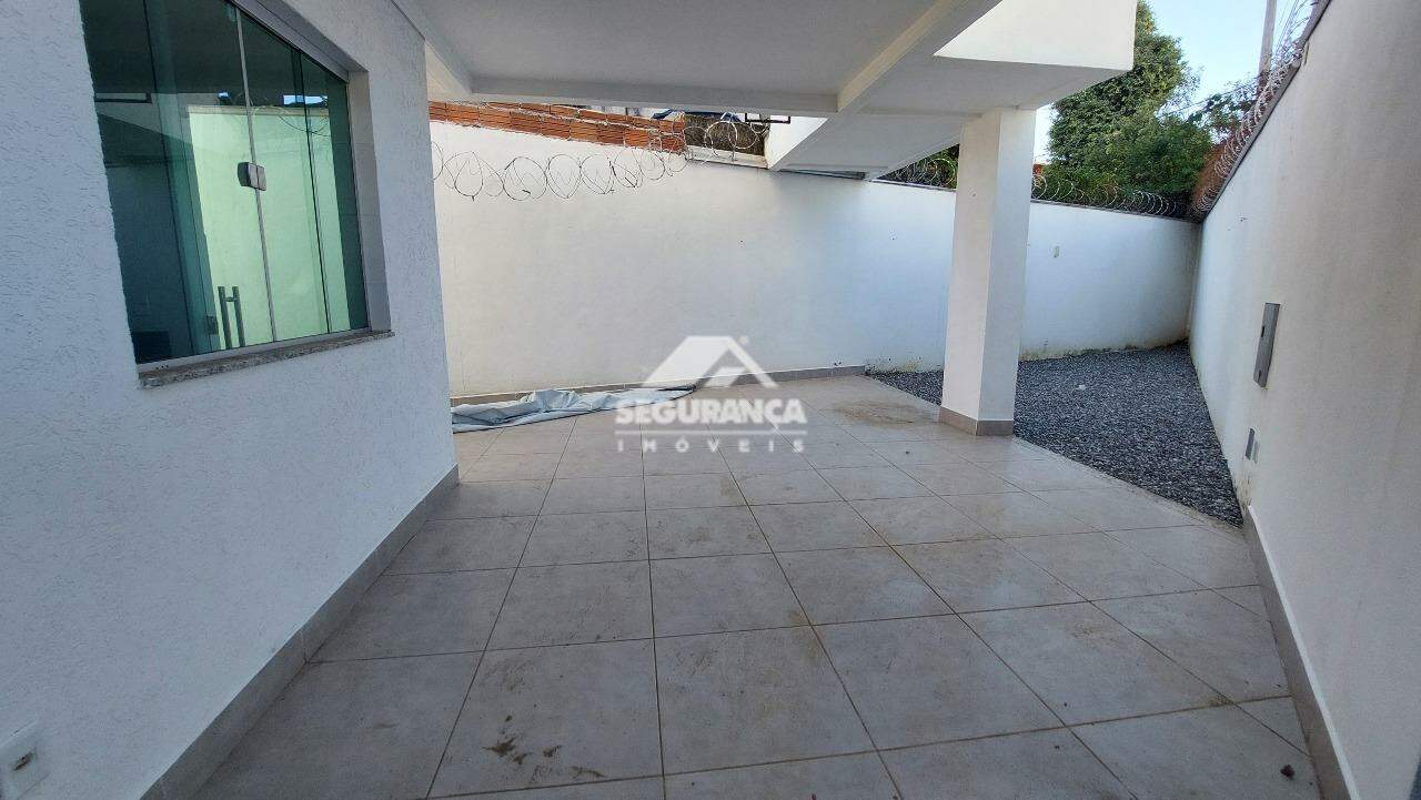 Casa para aluguel no Esperança: GARAGEM