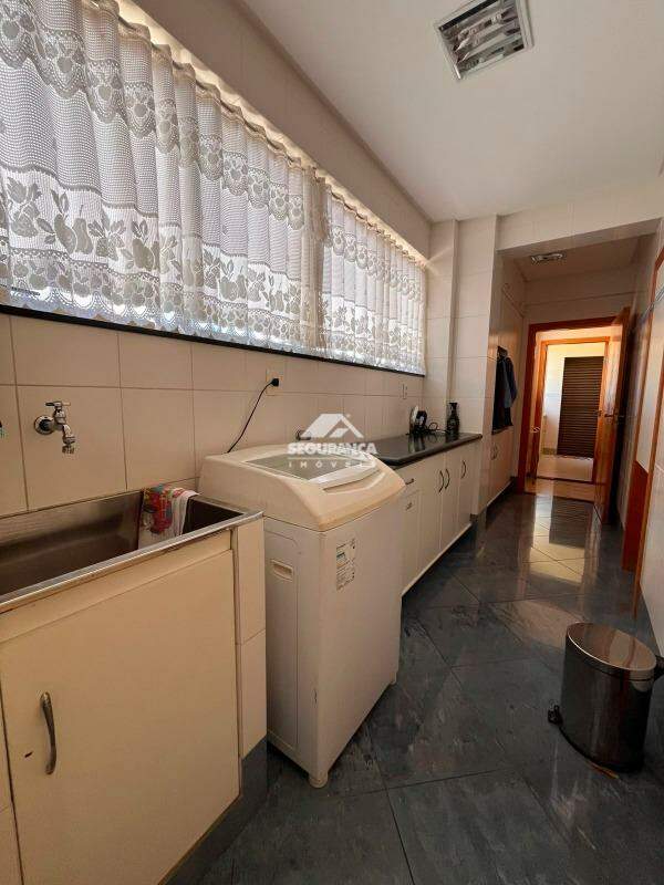Apartamento à venda no Centro: area de serviço