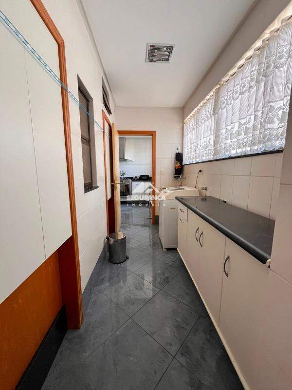 Apartamento à venda no Centro: area de serviço