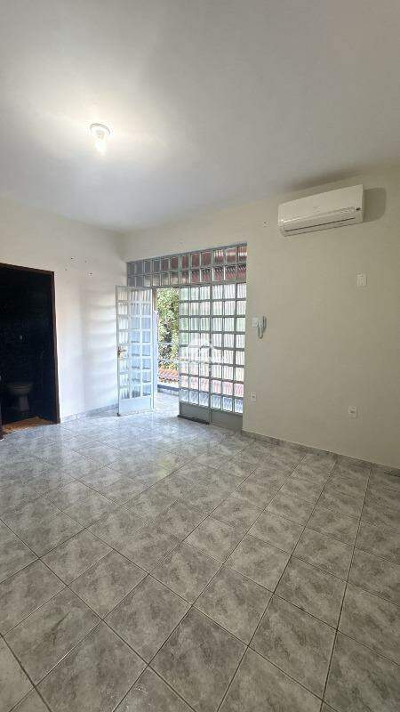 Casa à venda no JK III: 