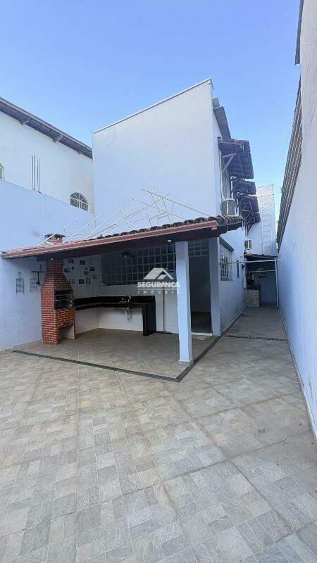 Casa à venda no JK III: