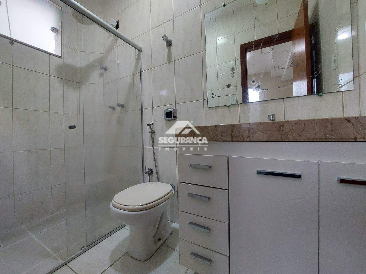 Apartamento à venda no ESPLANADINHA: BANHEIRO SUÍTE 