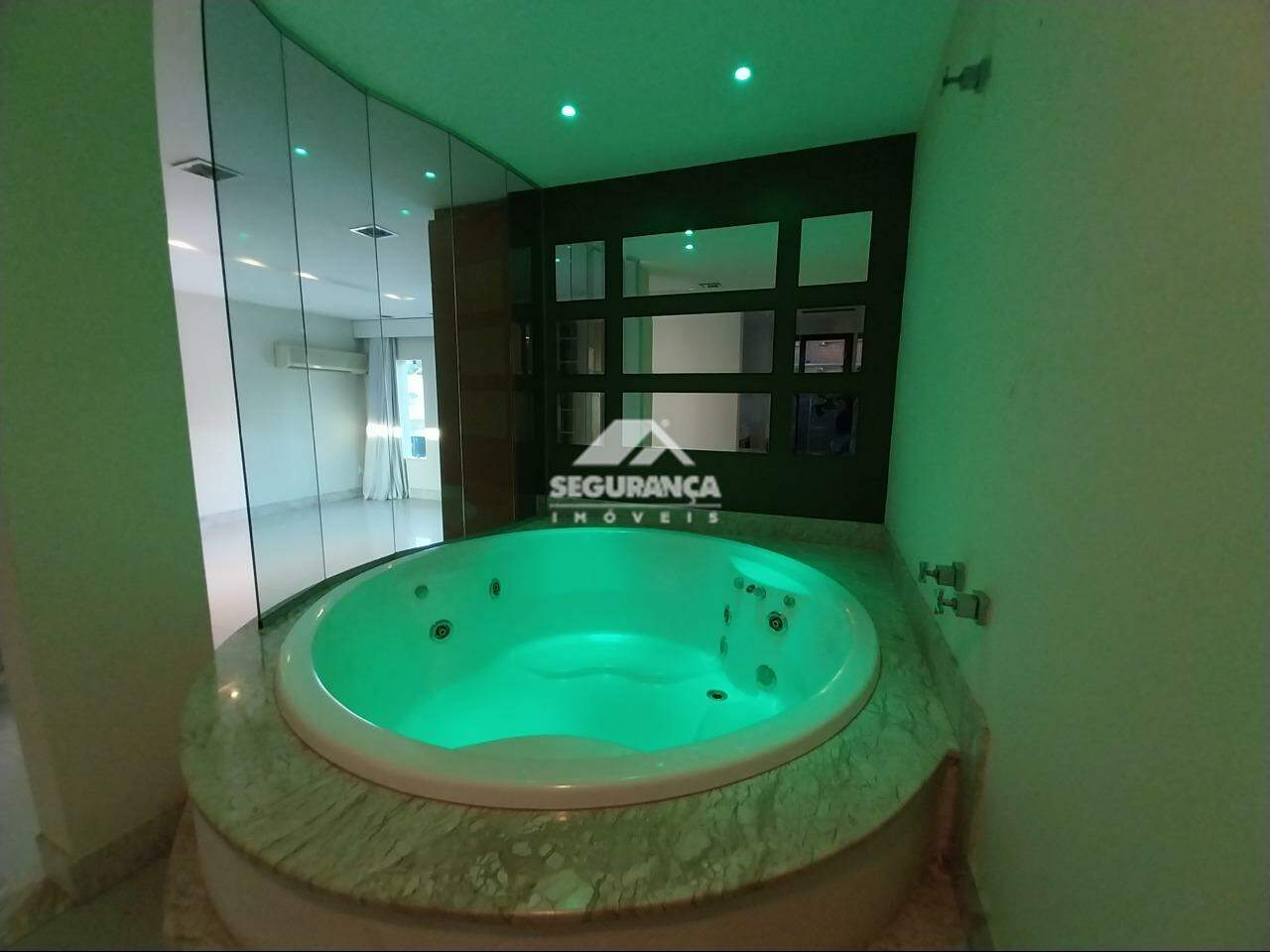 Casa para aluguel no Ilha dos Araújos: BANHEIRA HIDROMASSAGEM SUÍTE