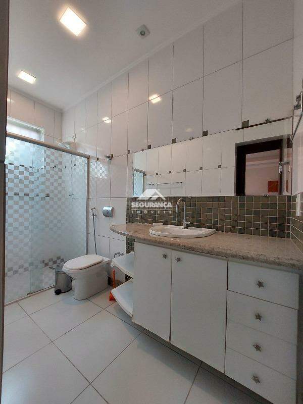 Casa à venda no Ilha dos Araújos: BANHEIRO DA SUÍTE