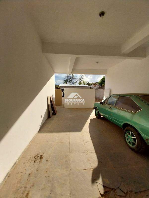 Casa para aluguel no JK : GARAGEM