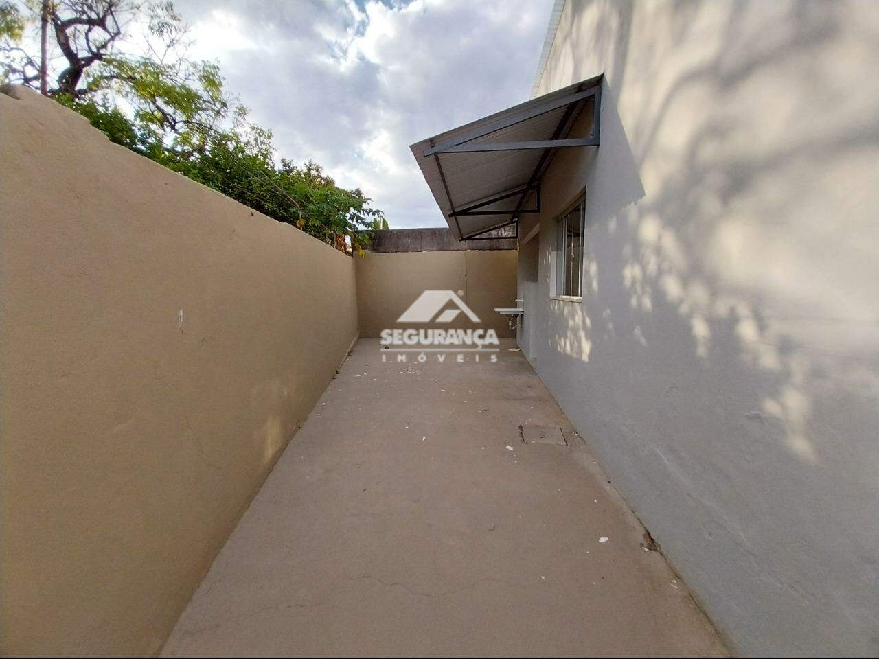 Casa para aluguel no JK : ÁREA DE SERVIÇO