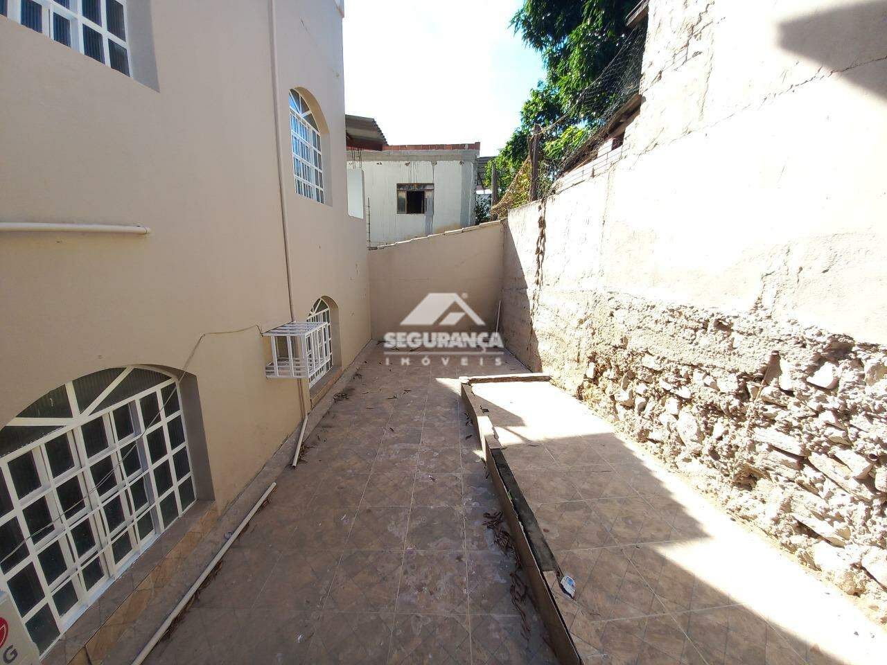 Apartamento para aluguel no Esperança: QUINTAL 
