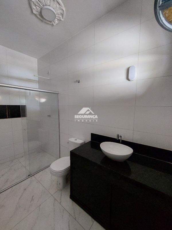 Casa para aluguel no Jardim Pérola: BANHEIRO SUÍTE