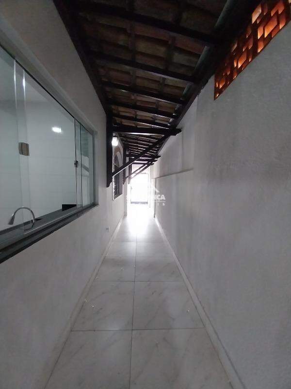 Casa para aluguel no Jardim Pérola: CORREDOR DOS FUNDOS