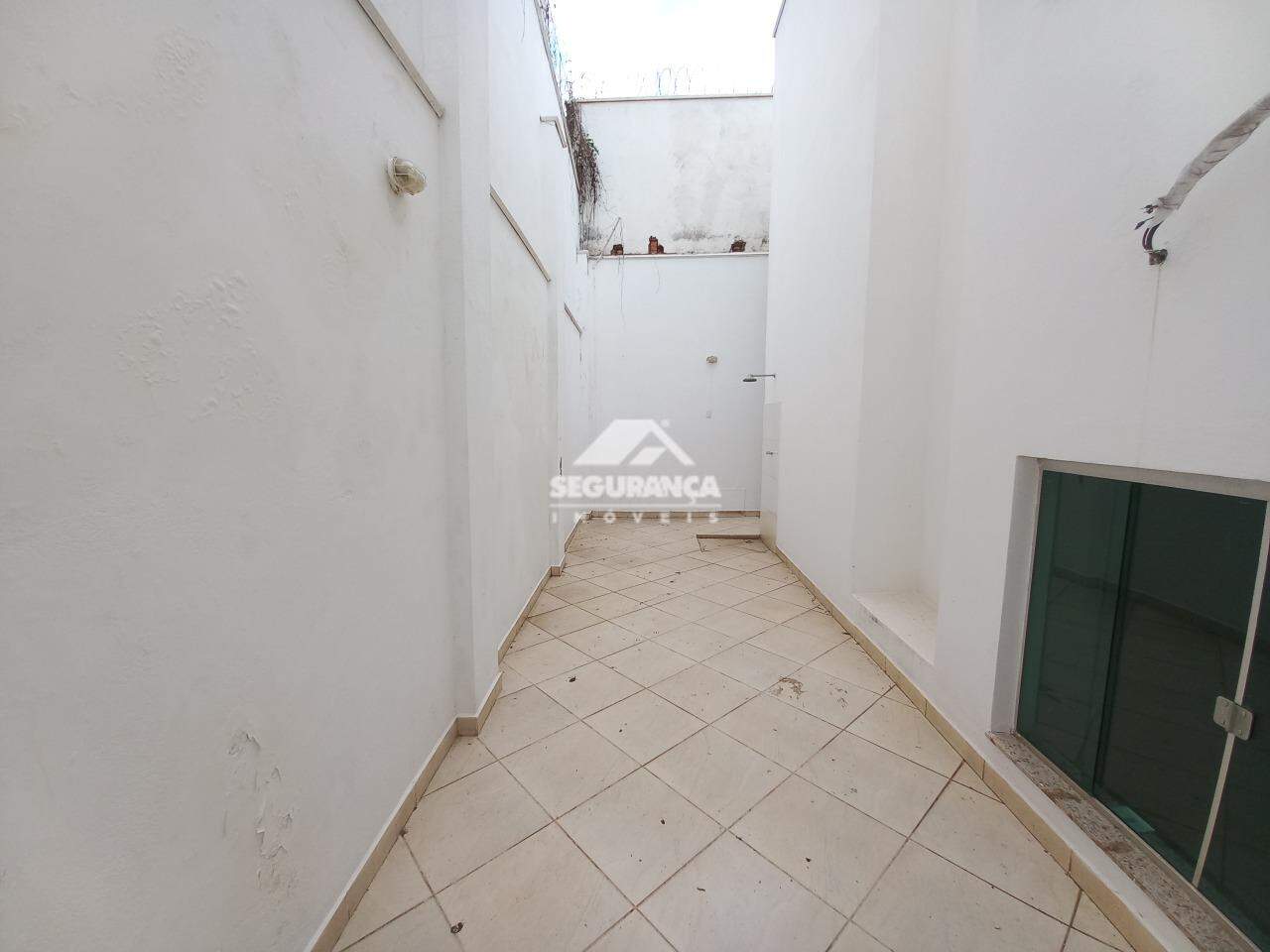 Casa para aluguel no SANTO AGOSTINHO: ÁREA FUNDOS