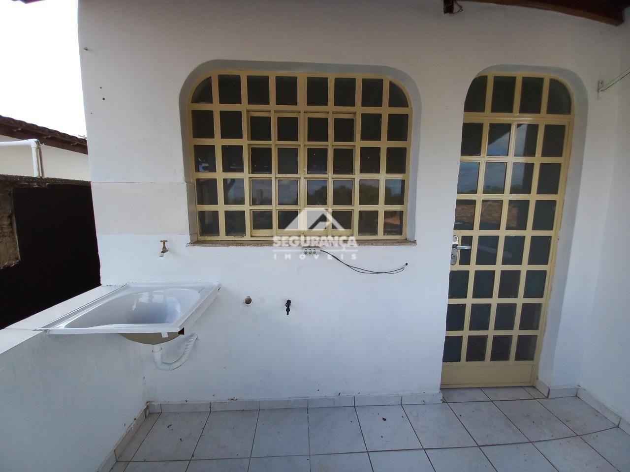 Casa para aluguel no GRA DUQUESA: AREA DE SERVIÇO