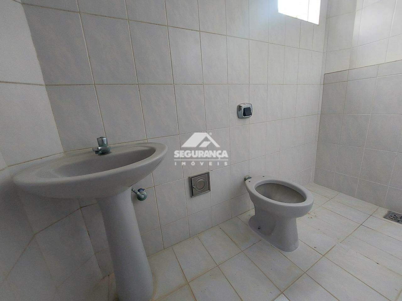 Apartamento para aluguel no Ilha dos Araújos: BANHEIRO DE SERVIÇO 