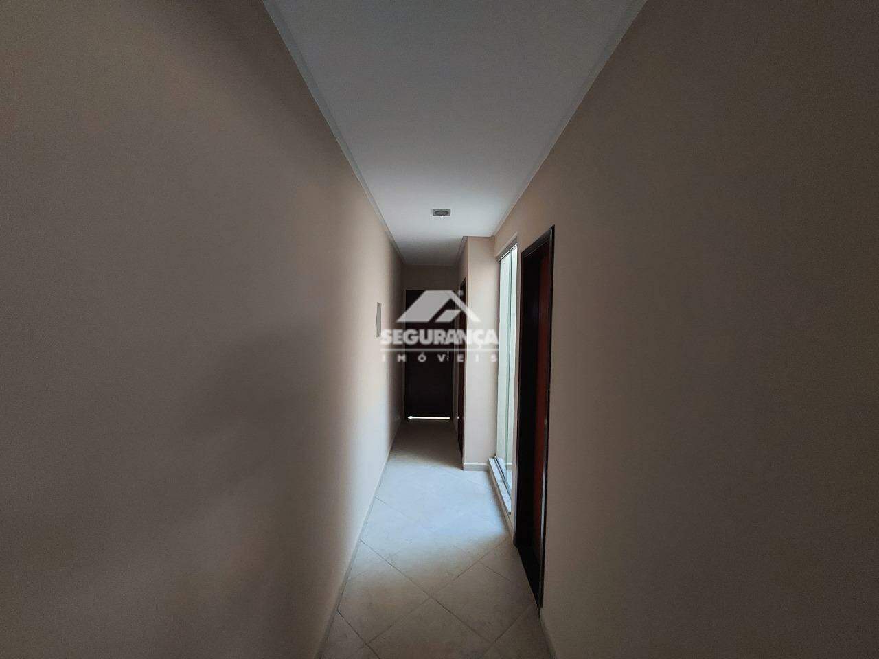 Casa para aluguel no GRA DUQUESA: HALL PARA OS QUARTOS