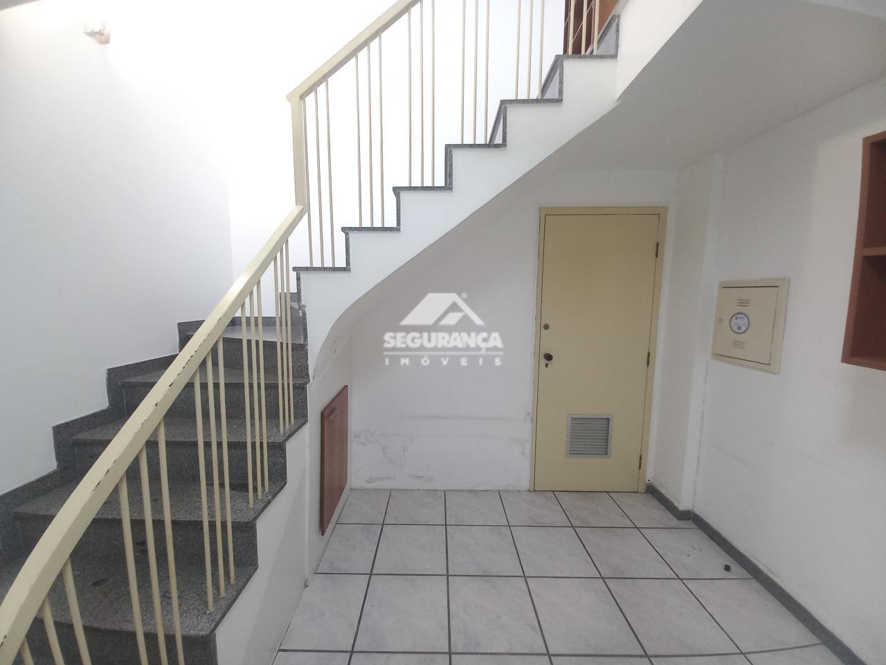 Loja para aluguel no Centro: HALL DA ESCADA