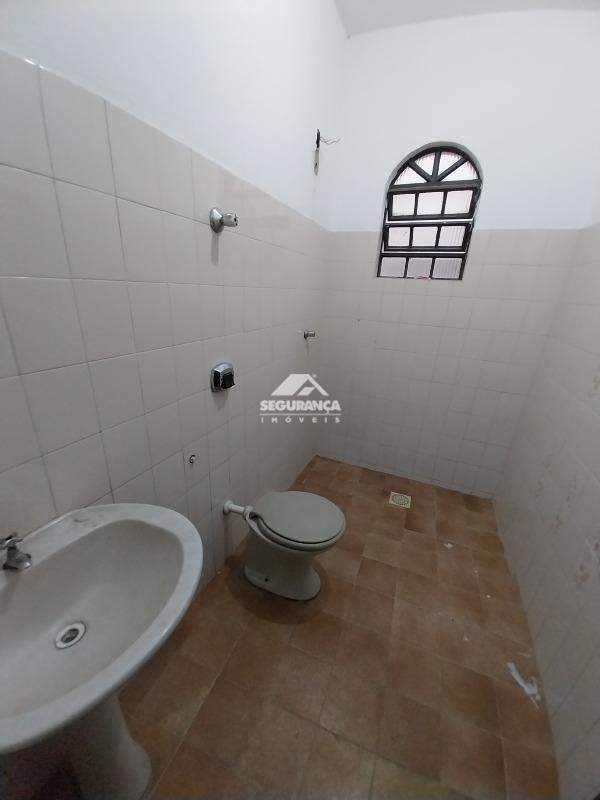 Casa para aluguel no Universitário: BANHEIRO SOCIAL