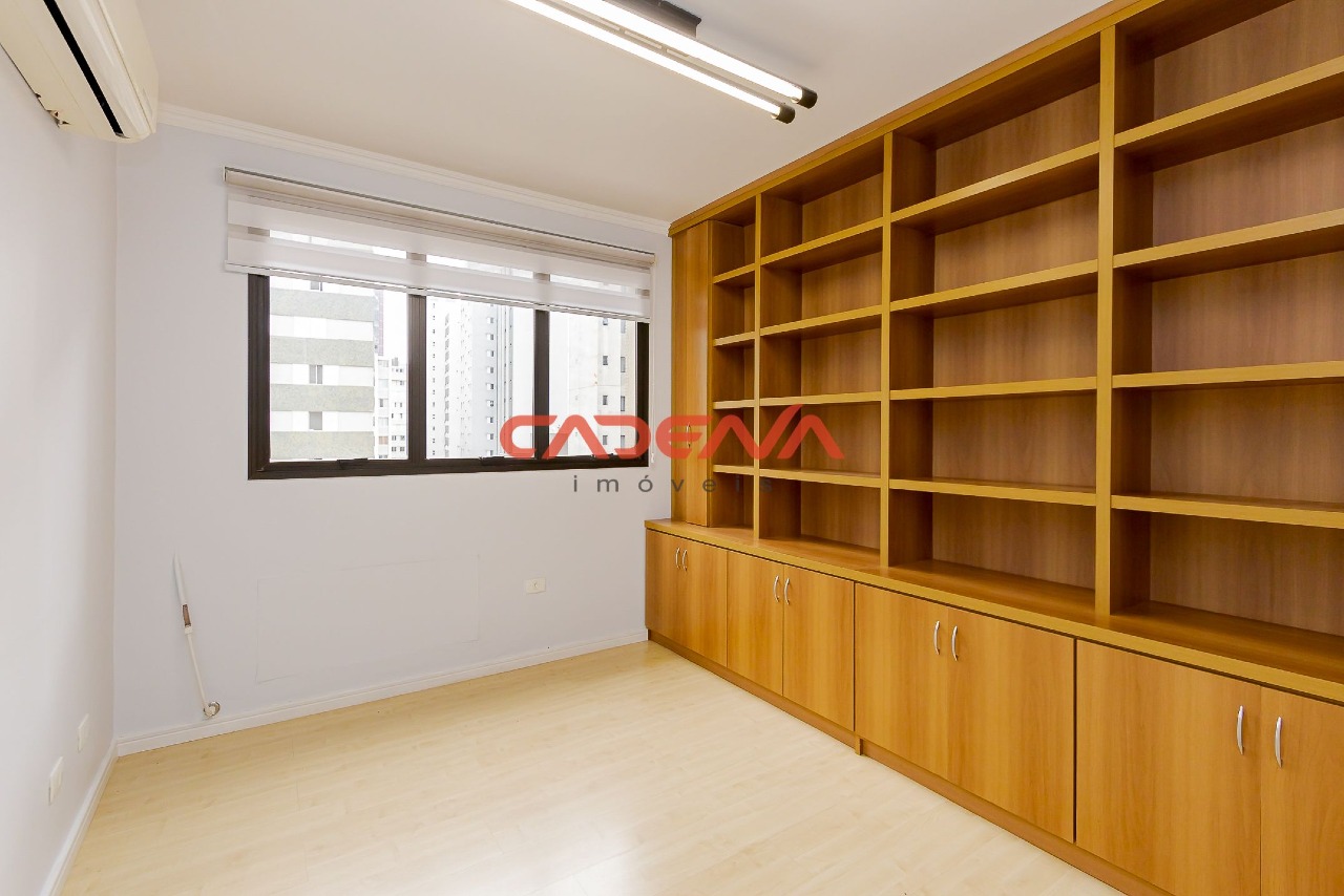 Sala à venda no Batel: 