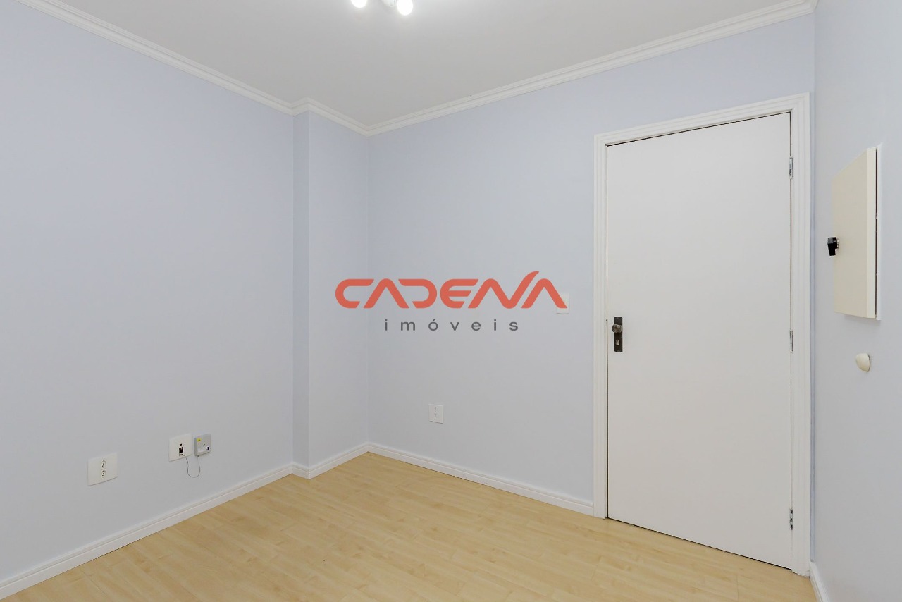 Sala à venda no Batel: 