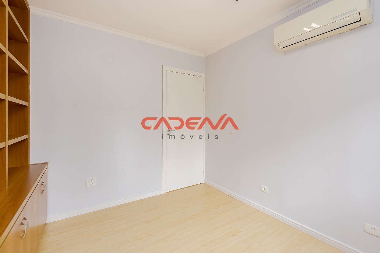 Sala à venda no Batel: 