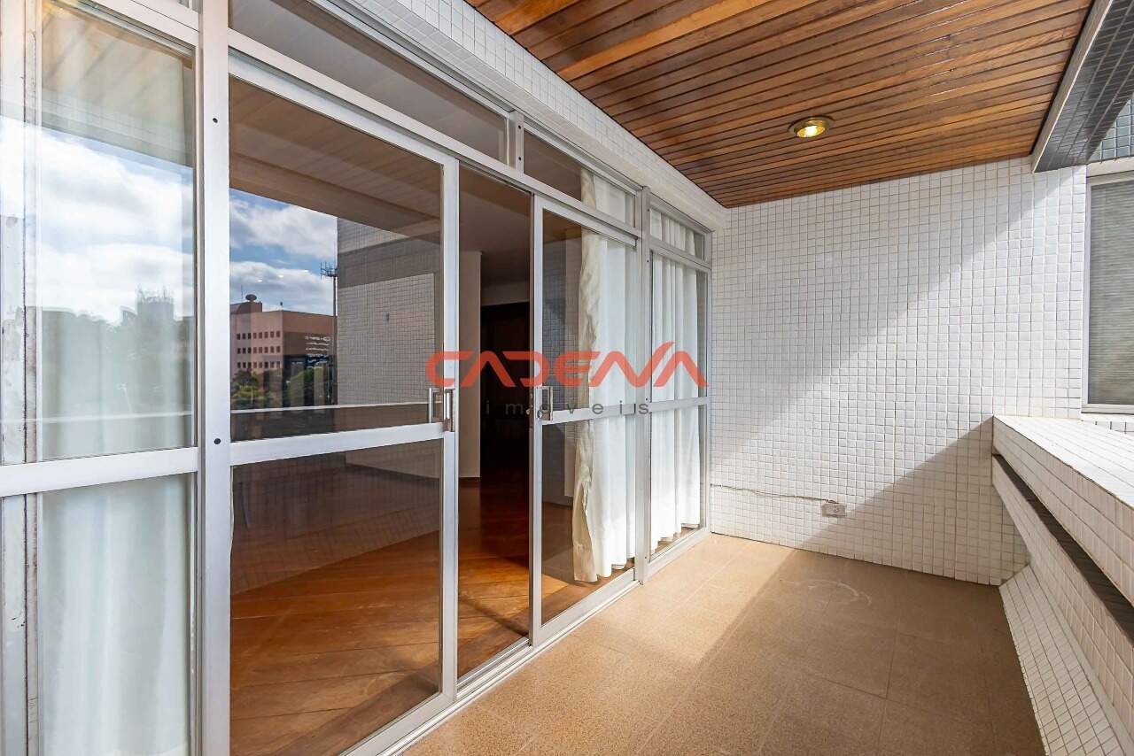 Apartamento para aluguel no Batel: 