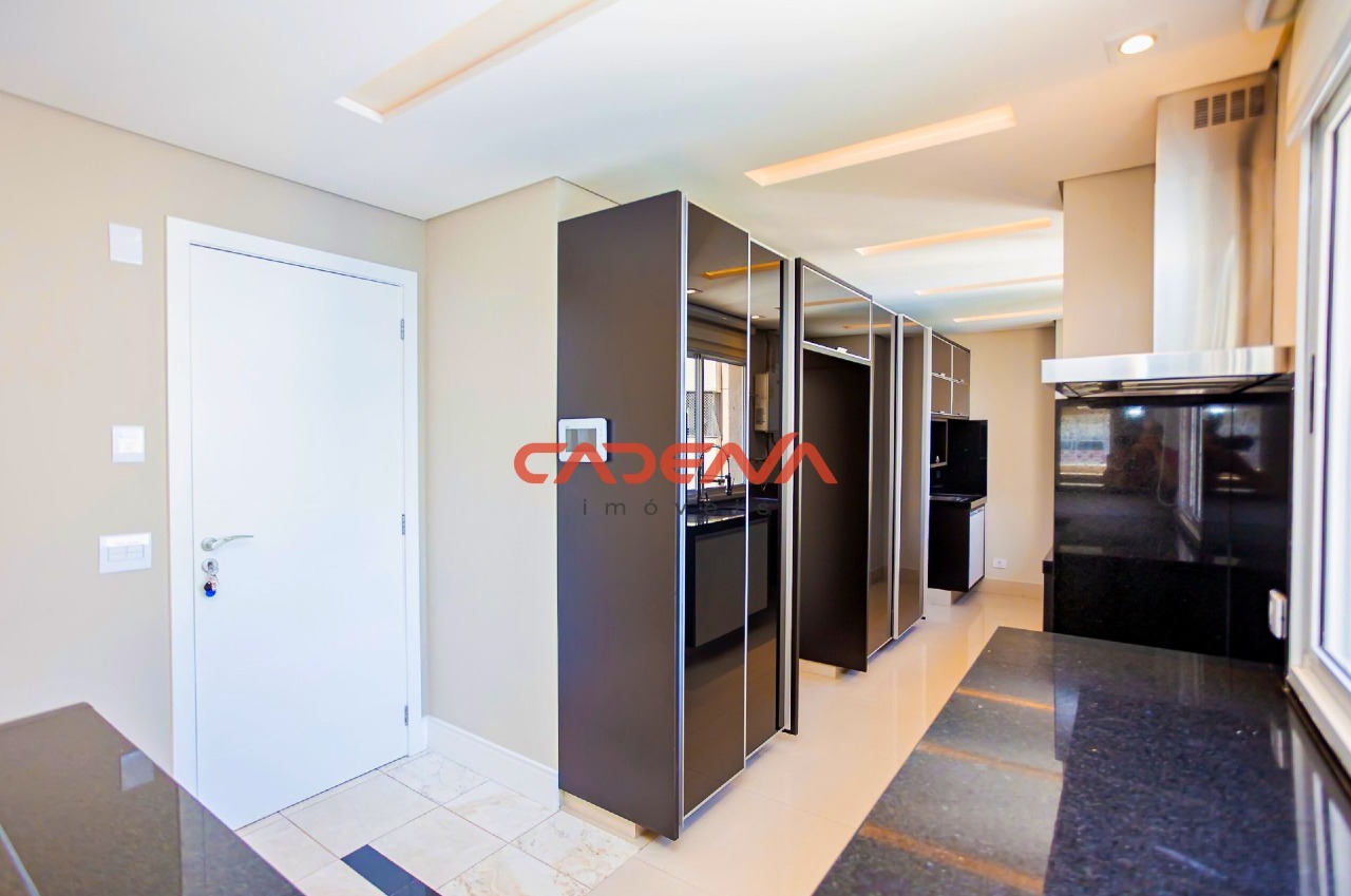 Cobertura à venda no Batel: 