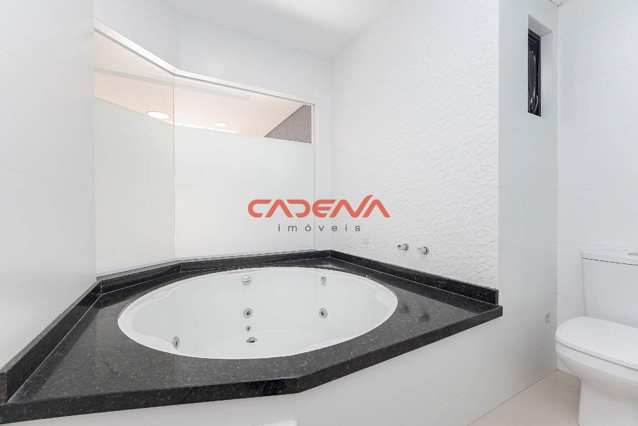Casa em condomínio fechado para aluguel no Campo Comprido: 
