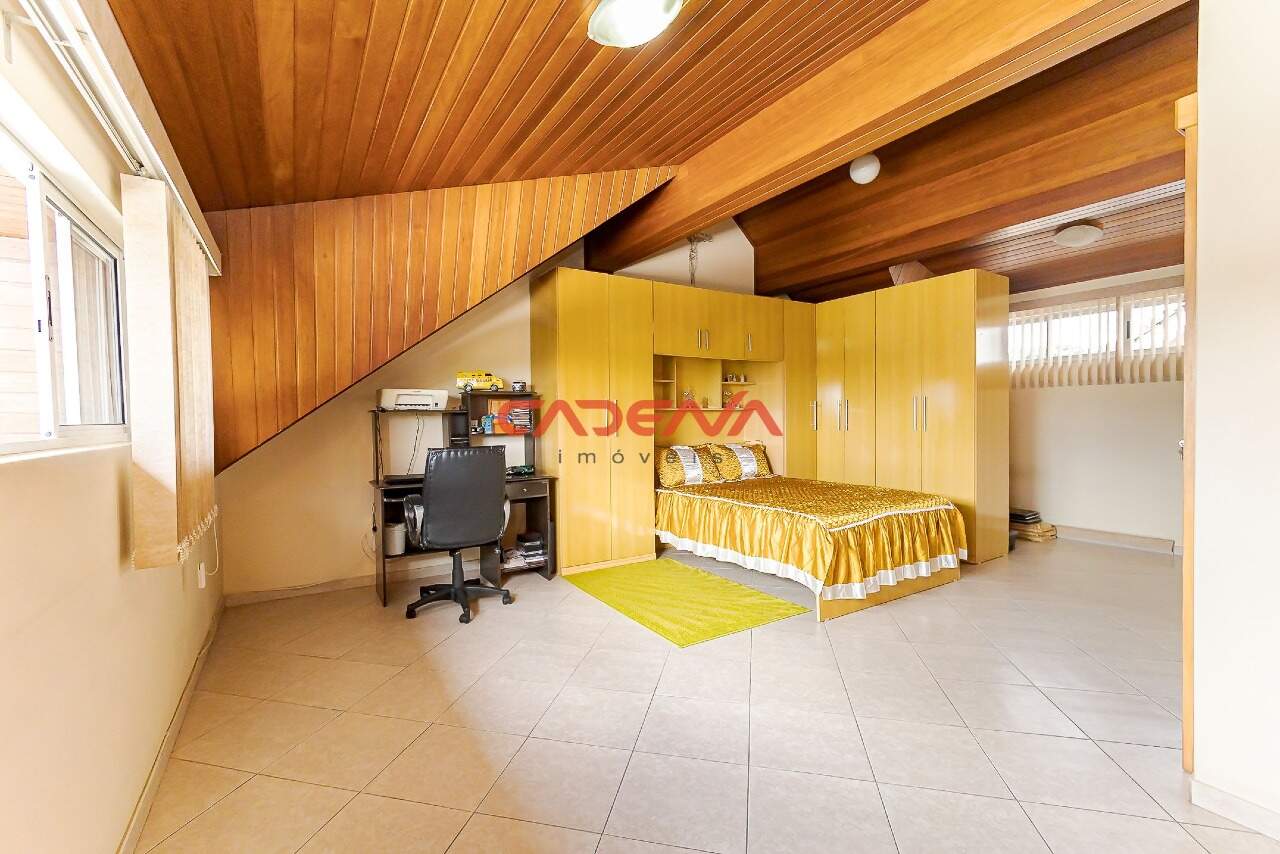 Sobrado à venda no Xaxim: 