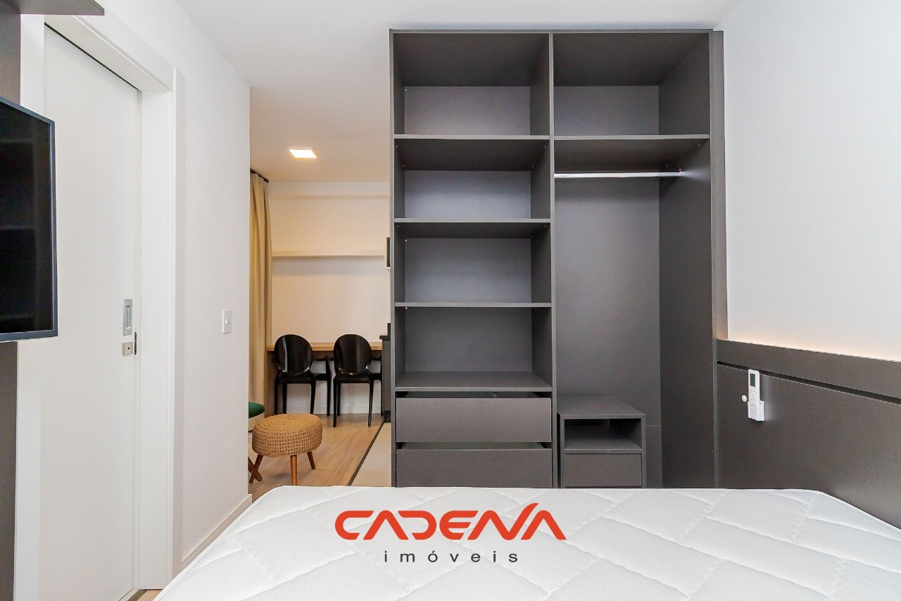 Studio para aluguel no Mercês: 