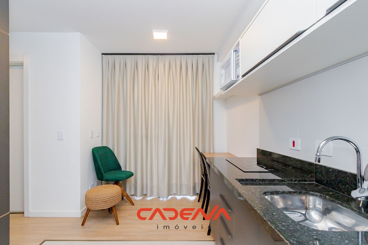 Studio para aluguel no Mercês: 