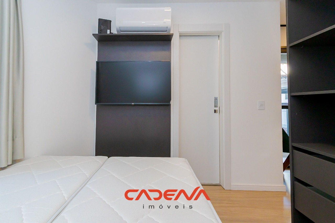 Studio para aluguel no Mercês: 