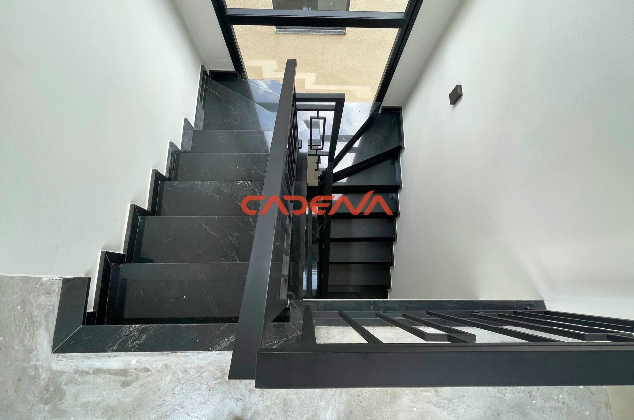 Sobrado à venda no Mercês: 