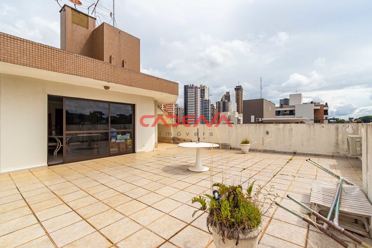 Cobertura à venda no Mercês: 