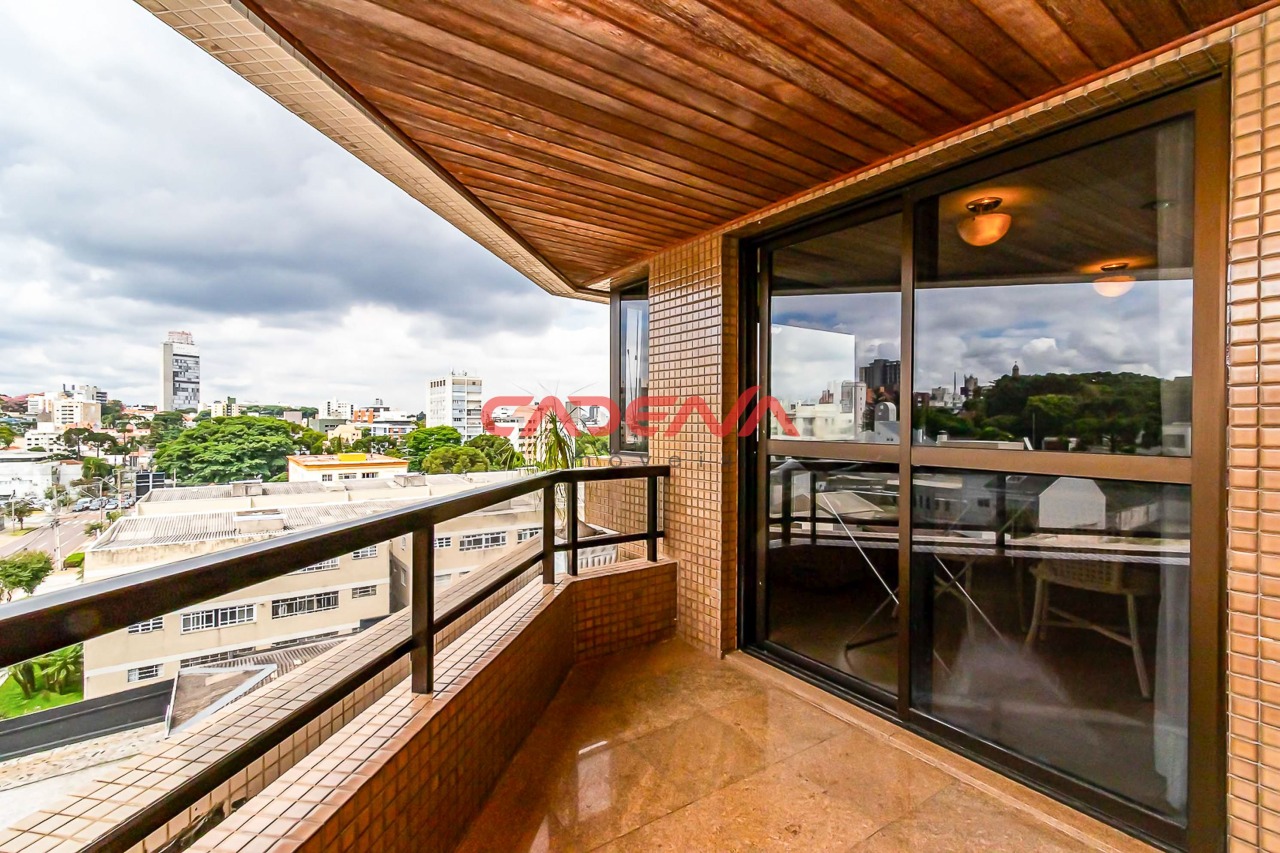 Cobertura à venda no Mercês: 