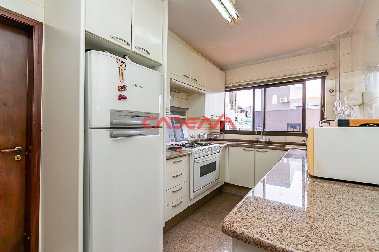 Cobertura à venda no Mercês: 