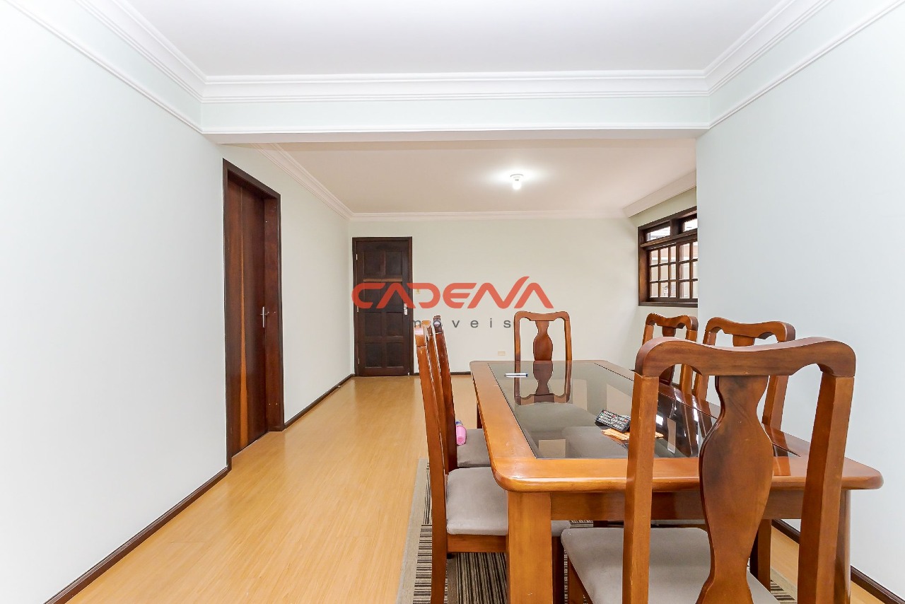 Casa à venda no Cajuru: 