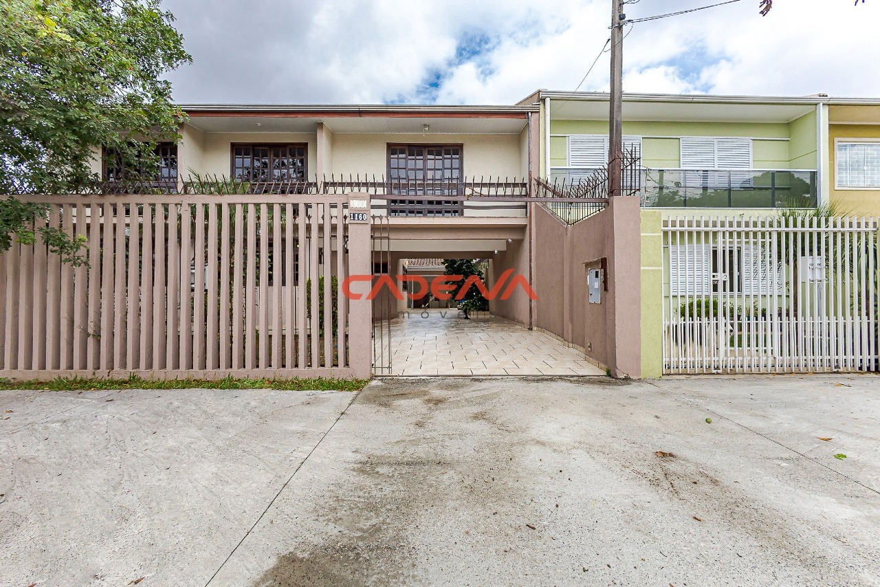 Casa à venda no Cajuru: 