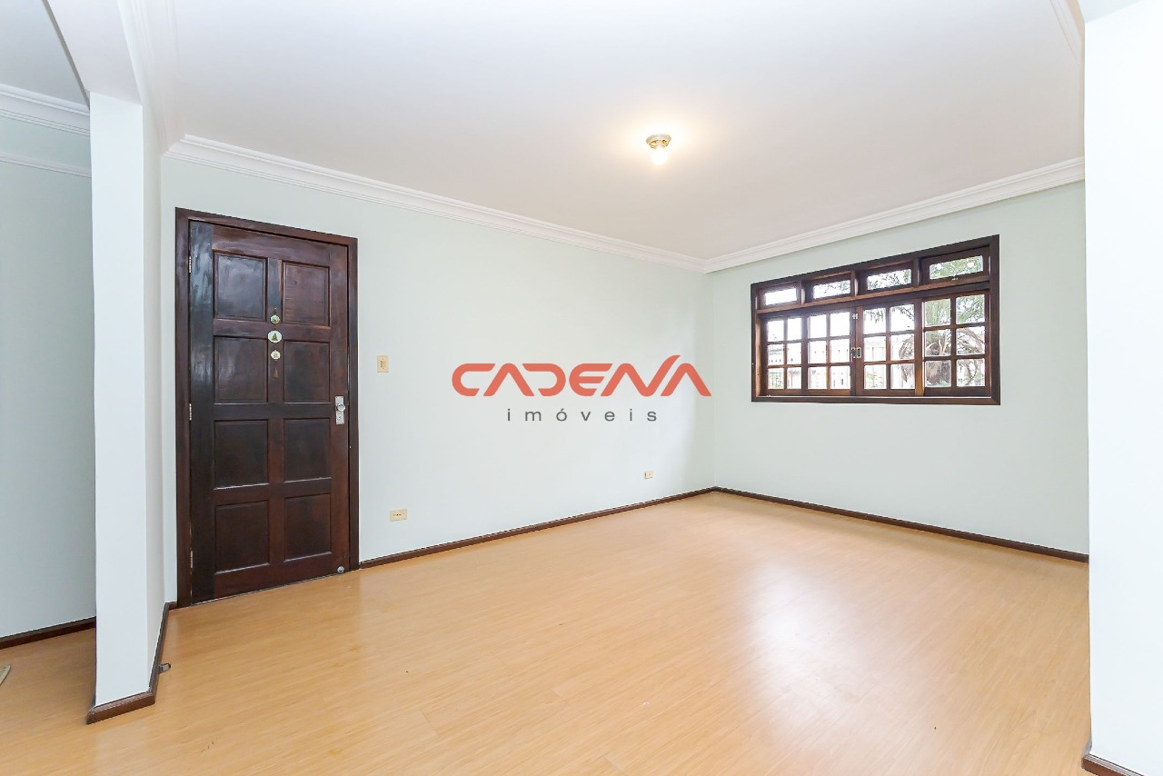 Casa à venda no Cajuru: 