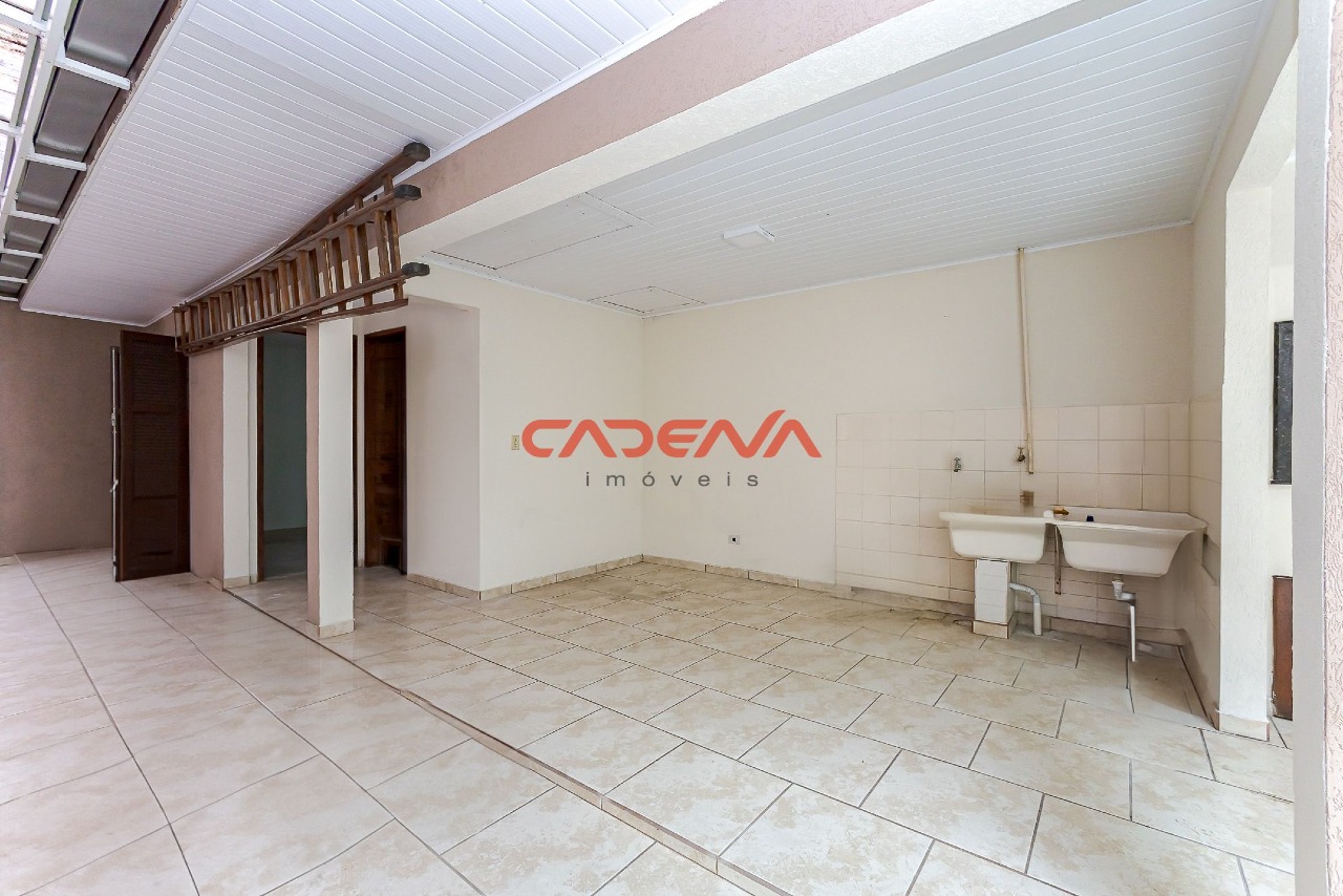 Casa à venda no Cajuru: 