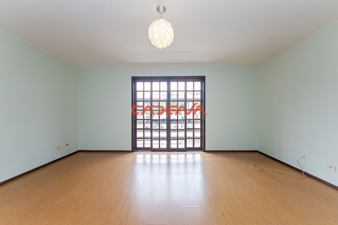 Casa à venda no Cajuru: 