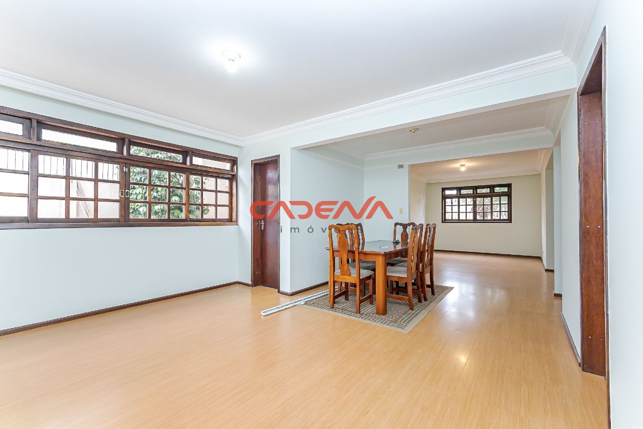 Casa à venda no Cajuru: 