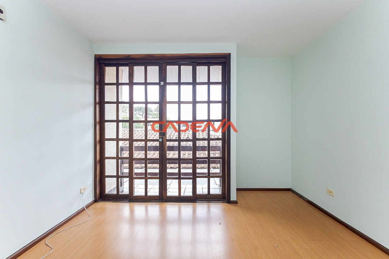 Casa à venda no Cajuru: 