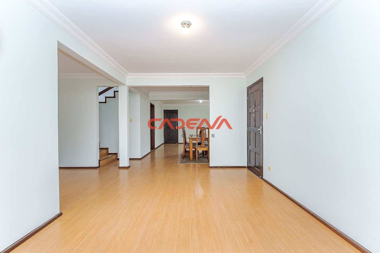 Casa à venda no Cajuru: 