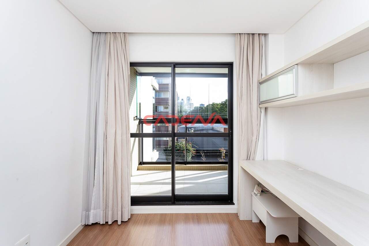 Apartamento à venda no Mercês: 