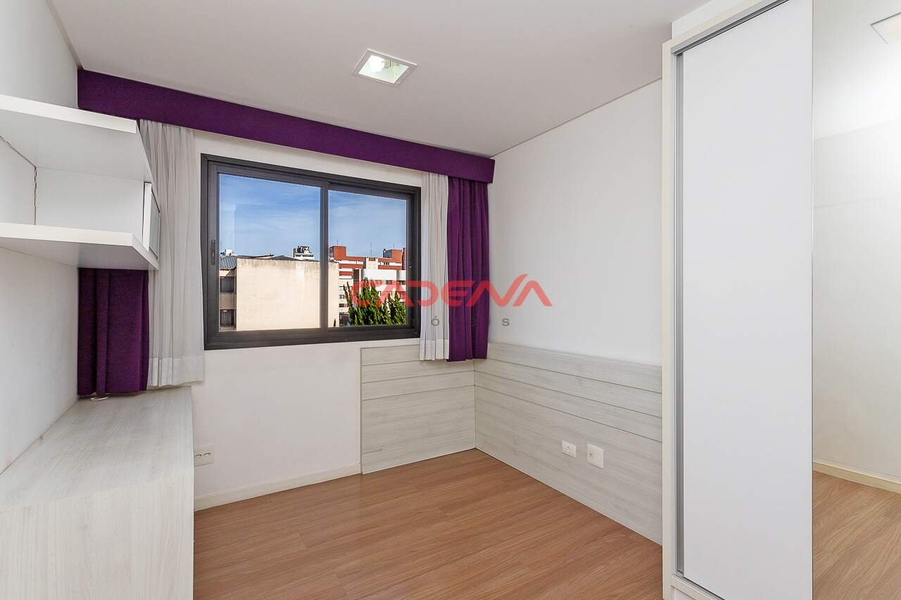 Apartamento à venda no Mercês: 